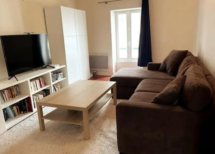 Maison De Ville, Hyper Centre, 8p, 105m2 *